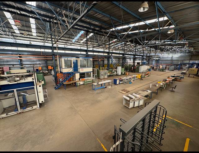 4,450M² WAREHOUSE FOR SALE IN DEVLAND